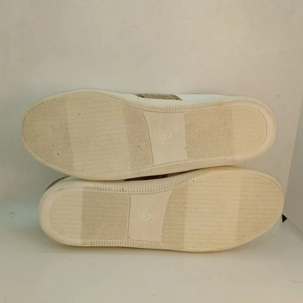 West Loop Women's White and Gold Glitter Sneakers